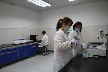 参观铜川中天华康亲子鉴定中心实验室 29